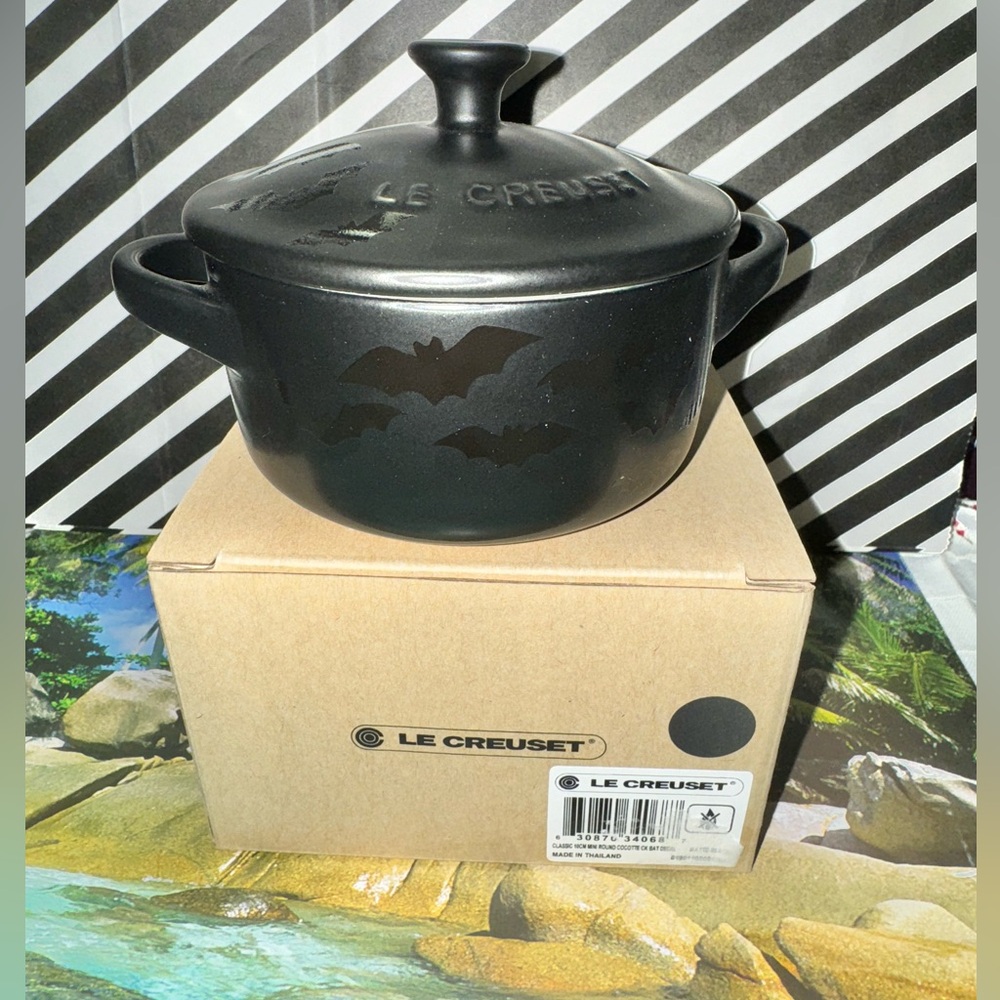NIB Le Creuset Halloween Licorice Matte Black 10CM Bat Mini Round Cocotte RARE
